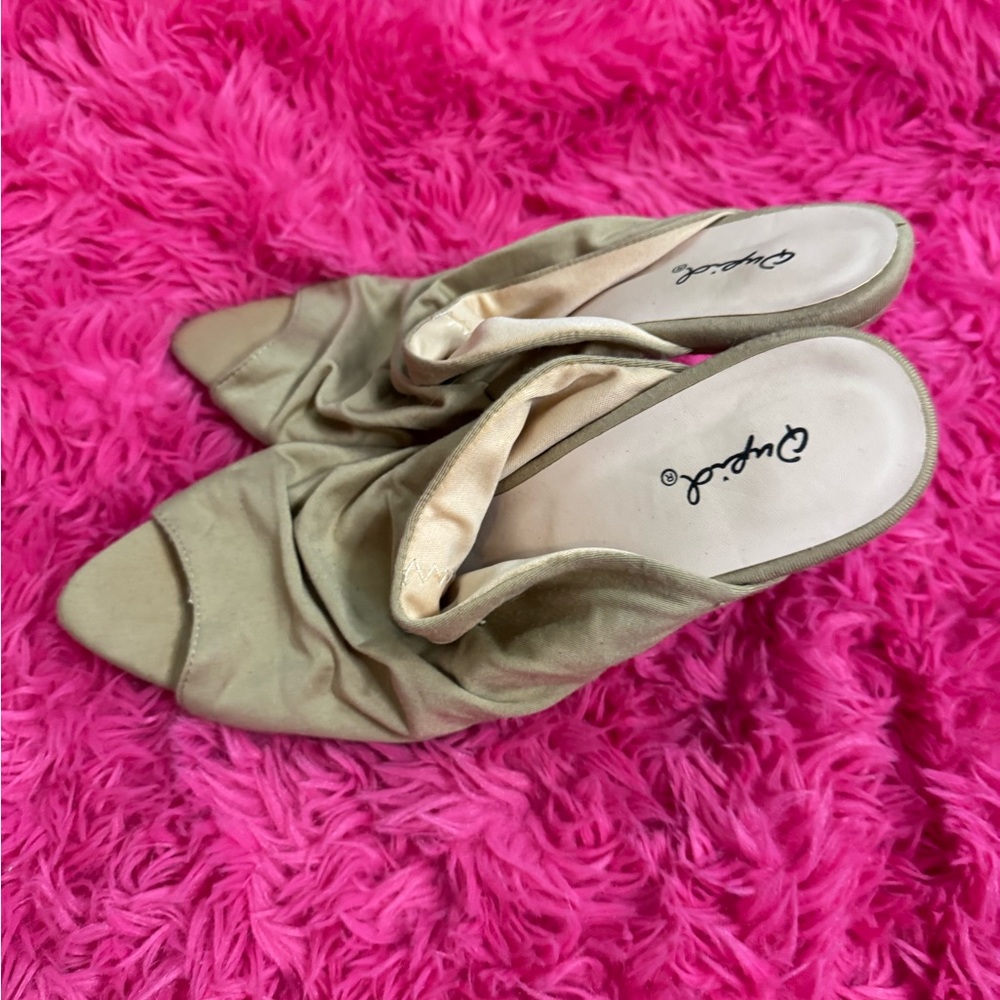 Qupid Tan Mules Minimalist Suede-Like Design - size 9 - Picture 4 of 7